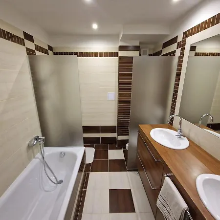 Free Parking, Old Town Cozy Near Train Station * ברטיסלאבה