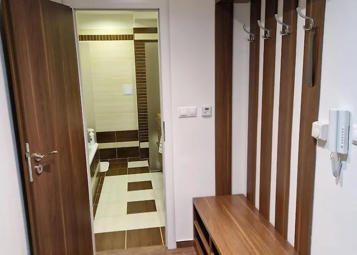 Free Parking, Old Town Cozy Near Train Stat