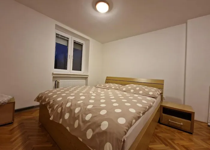 Free Parking, Old Town Cozy Near Train Stat Apartment *